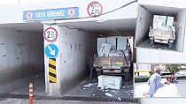 Alt geçide sıkıştı! - haberi