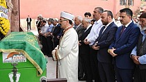 Bakan cenazeye katıldı - haberi