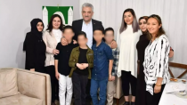 Çocuklarla iftar yaptı - haberi