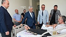 Hastaları ziyaret etti