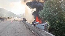 Kaza yapan TIR yandı - haberi