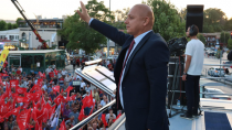 Mitinge katıldı