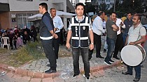 Polisler düğünlerde - haberi