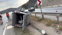 Ticari araç devrildi - haberi