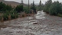 Yağış sel oldu